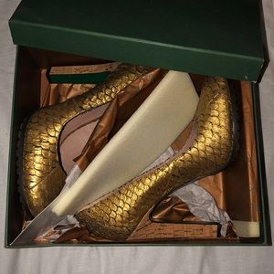 Gold snake skin Donald J Pliner pumps. Unique!